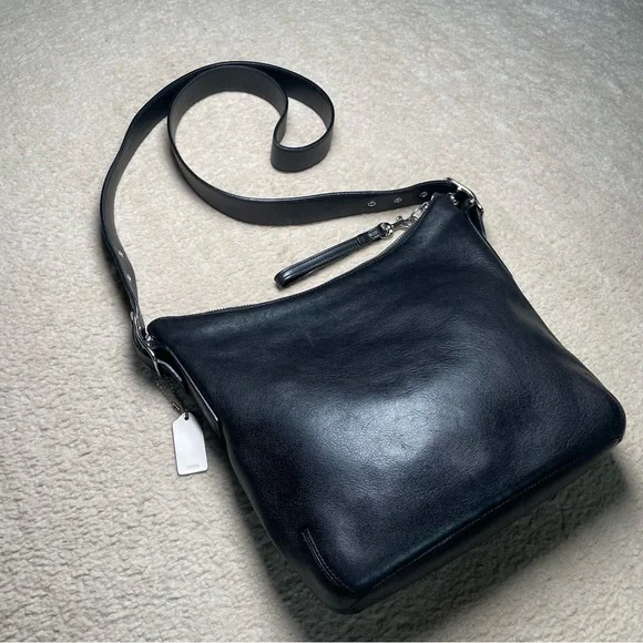 Coach Slim Duffle 9326 in Black - Picture 2 of 13